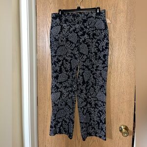 Land’s End~Paisley Floral Black and White Women's Pants~M~Cotton Stretch